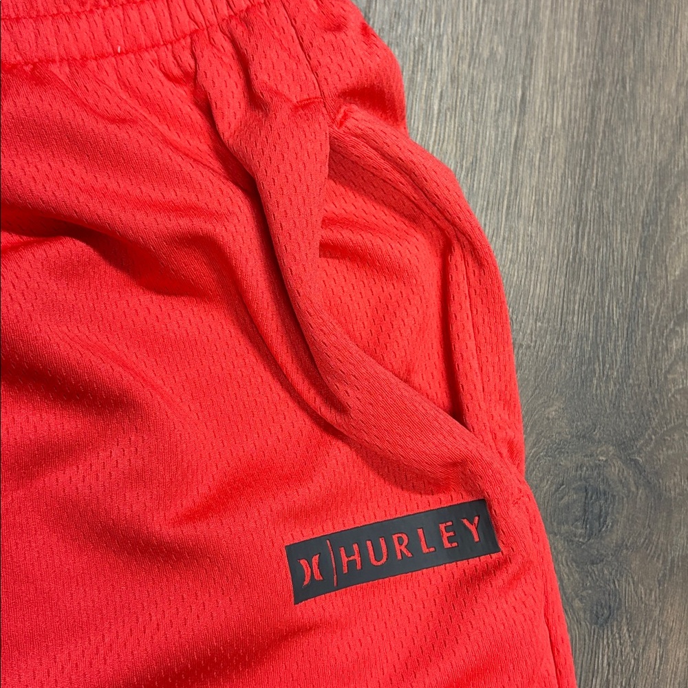 Hurley Men’s Red Mesh Athletic Shorts NWT Size Medium - Picture 3 of 9